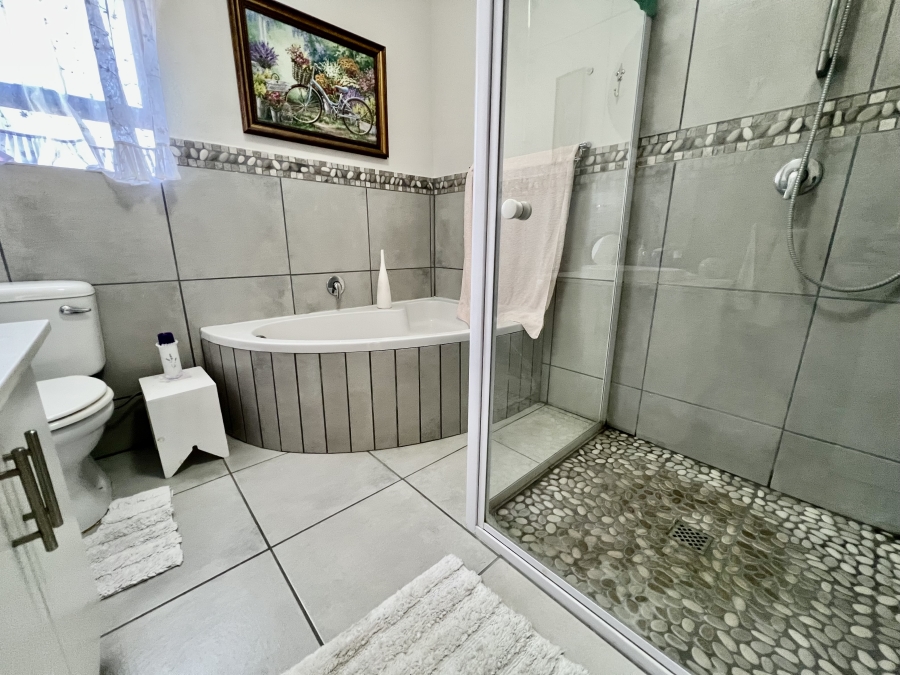 3 Bedroom Property for Sale in Stilbaai Wes Western Cape